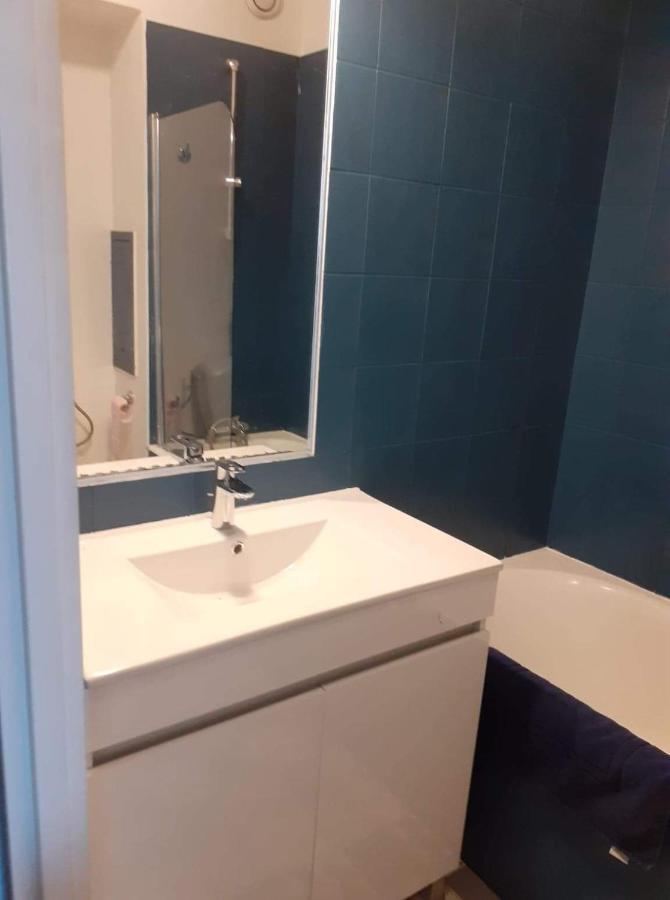 Studio 4 Personnes Avec Vue Sur Le Port Apartamento Hyères Exterior foto