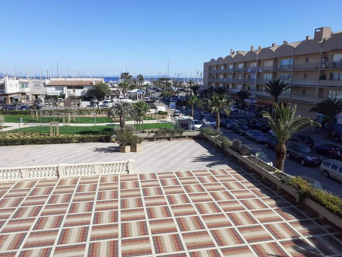 Studio 4 Personnes Avec Vue Sur Le Port Apartamento Hyères Exterior foto
