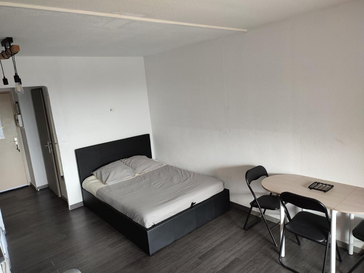 Studio 4 Personnes Avec Vue Sur Le Port Apartamento Hyères Exterior foto