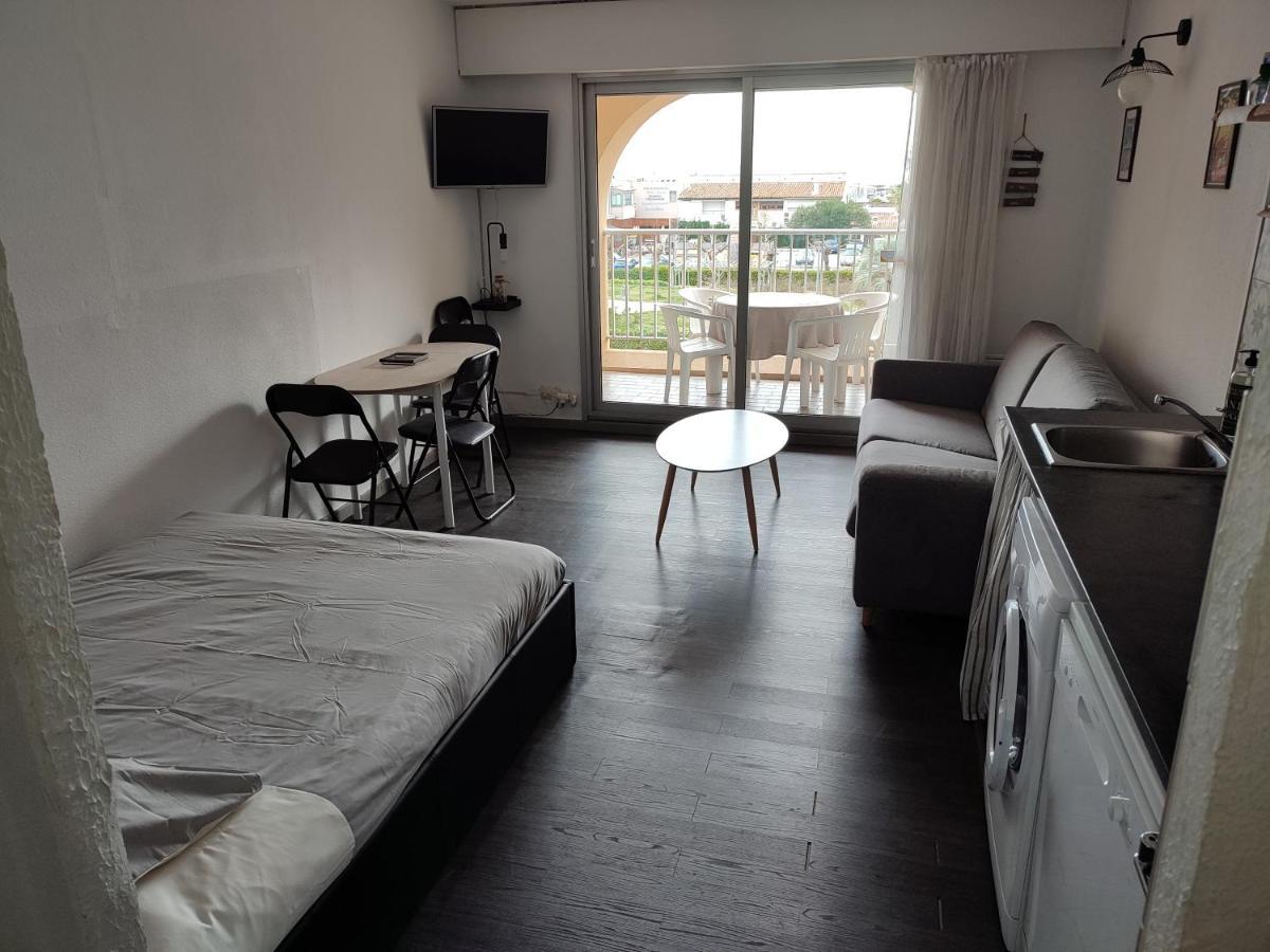 Studio 4 Personnes Avec Vue Sur Le Port Apartamento Hyères Exterior foto